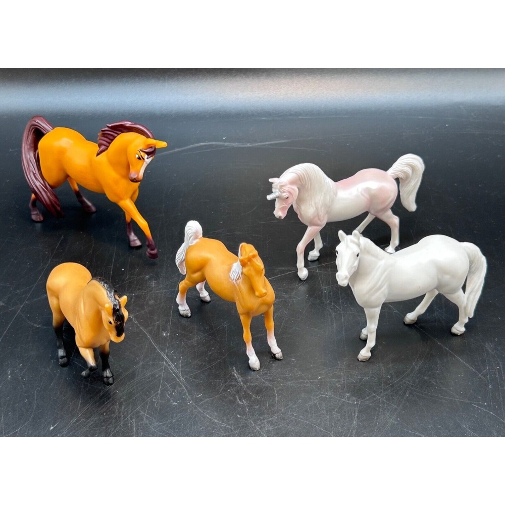 Breyer Lot 5 Horses‎ and Unicorn (horn damaged) Small